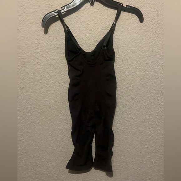 Skims Seamless Sculpt Mid-Thigh shorts Bodysuit Onyx Size XXS/XS - Picture 10 of 12